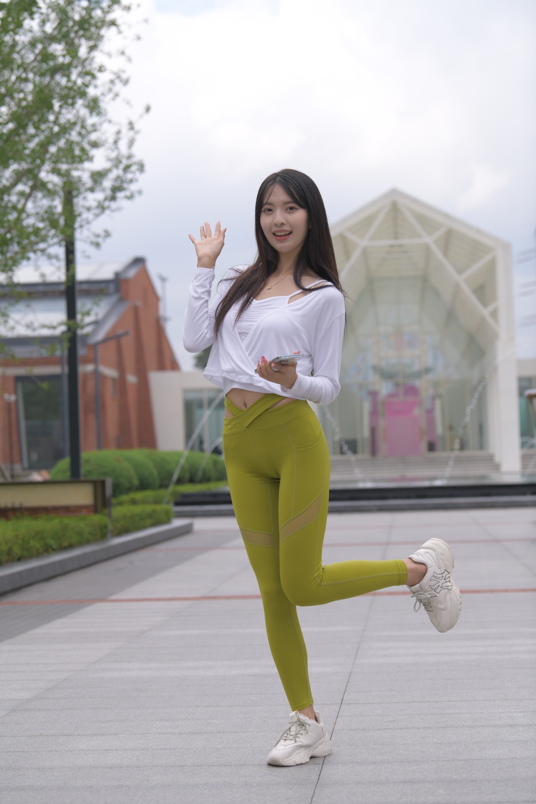 图片[3]-[一始专区] 绿色瑜伽裤美女(套图+视频)-街拍图满多