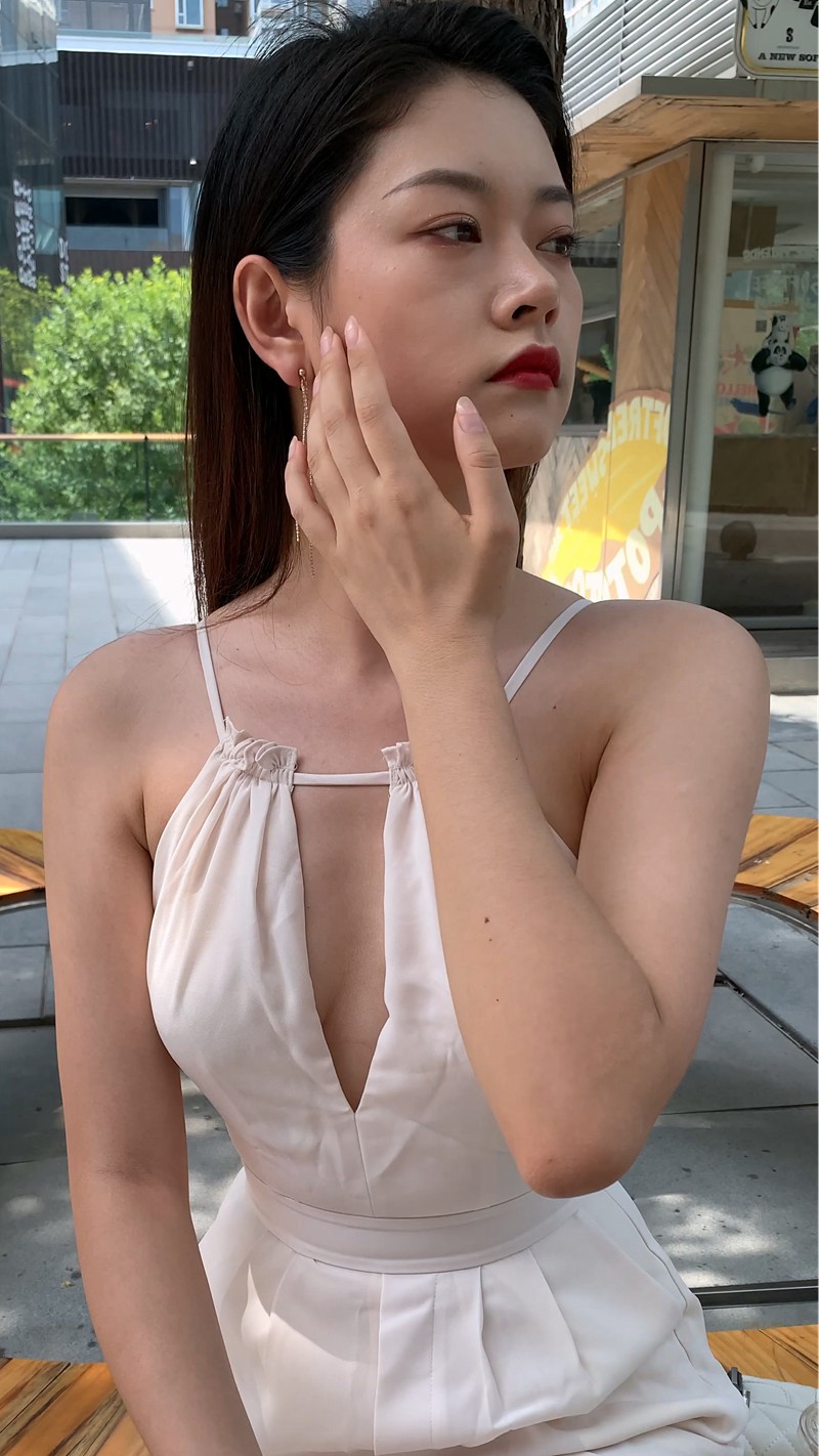 图片[4]-[一始专区] 性感白裤美女-街拍图满多