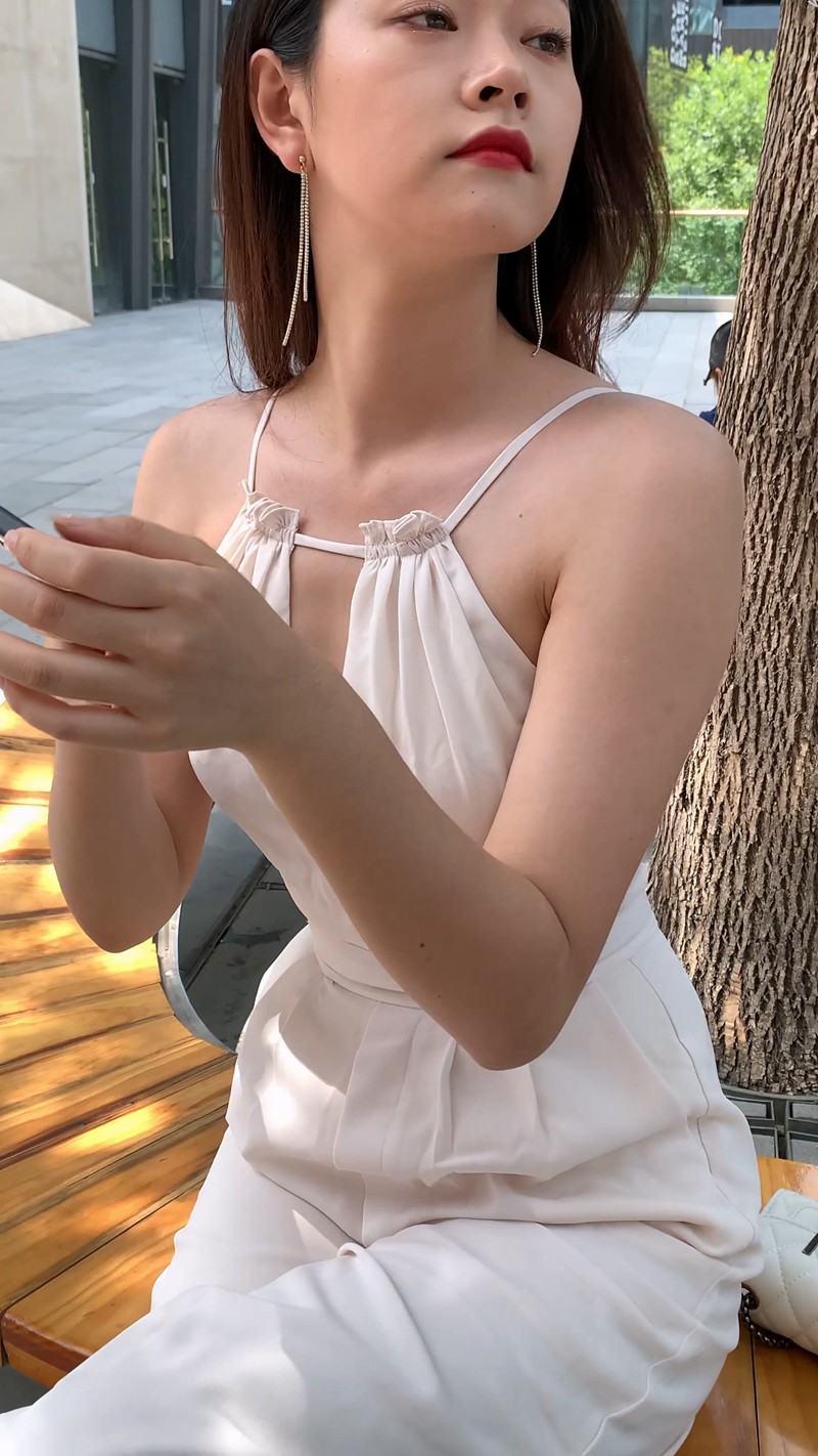 图片[5]-[一始专区] 性感白裤美女-街拍图满多