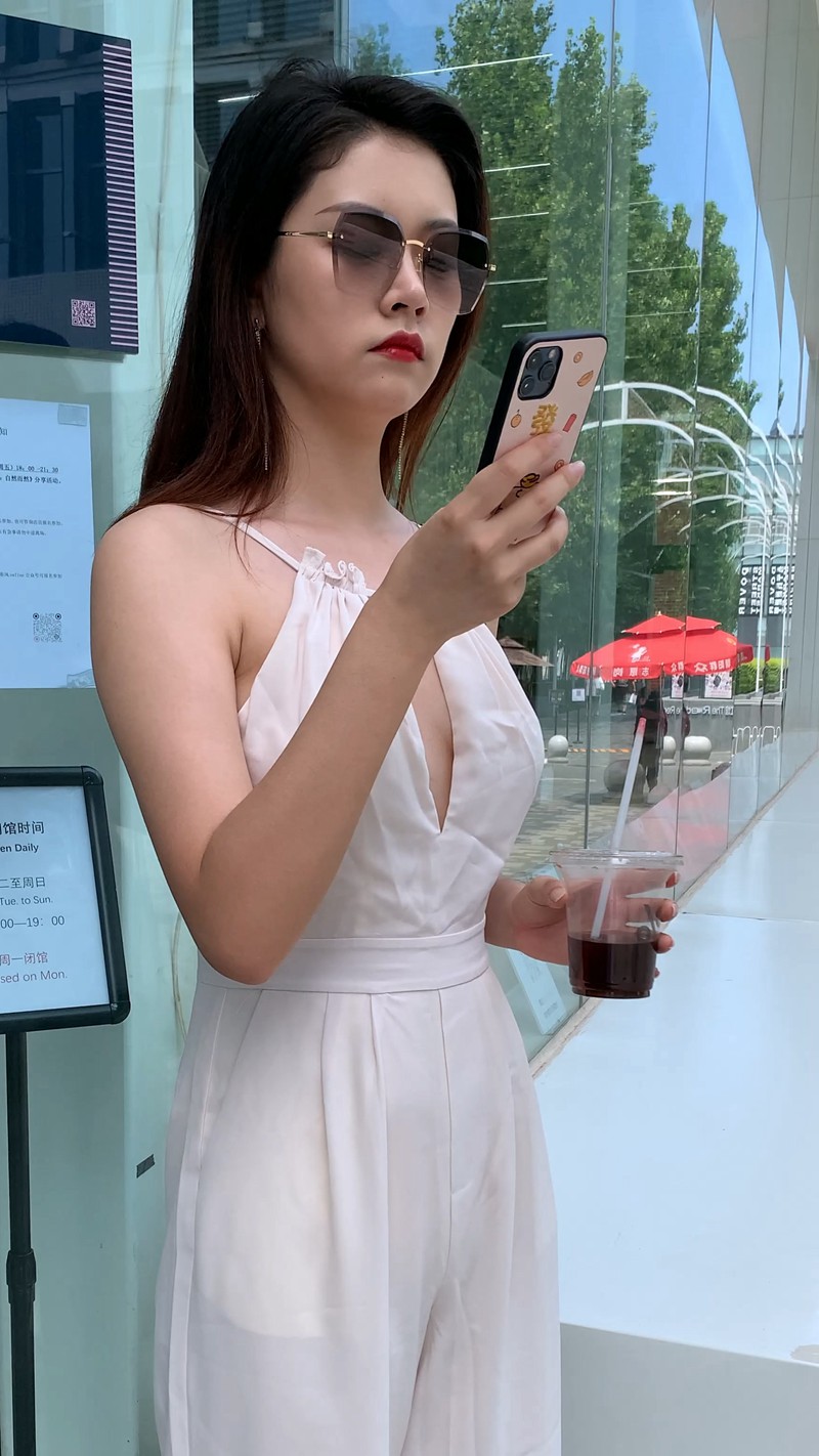 图片[10]-[一始专区] 性感白裤美女-街拍图满多