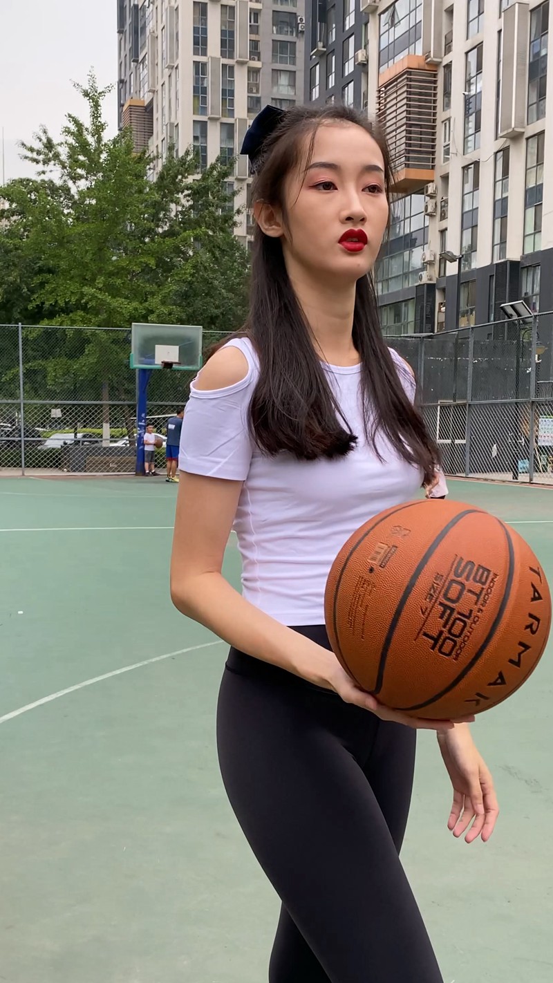 图片[2]-[一只麋鹿专区] 黑色瑜伽裤美女-街拍图满多