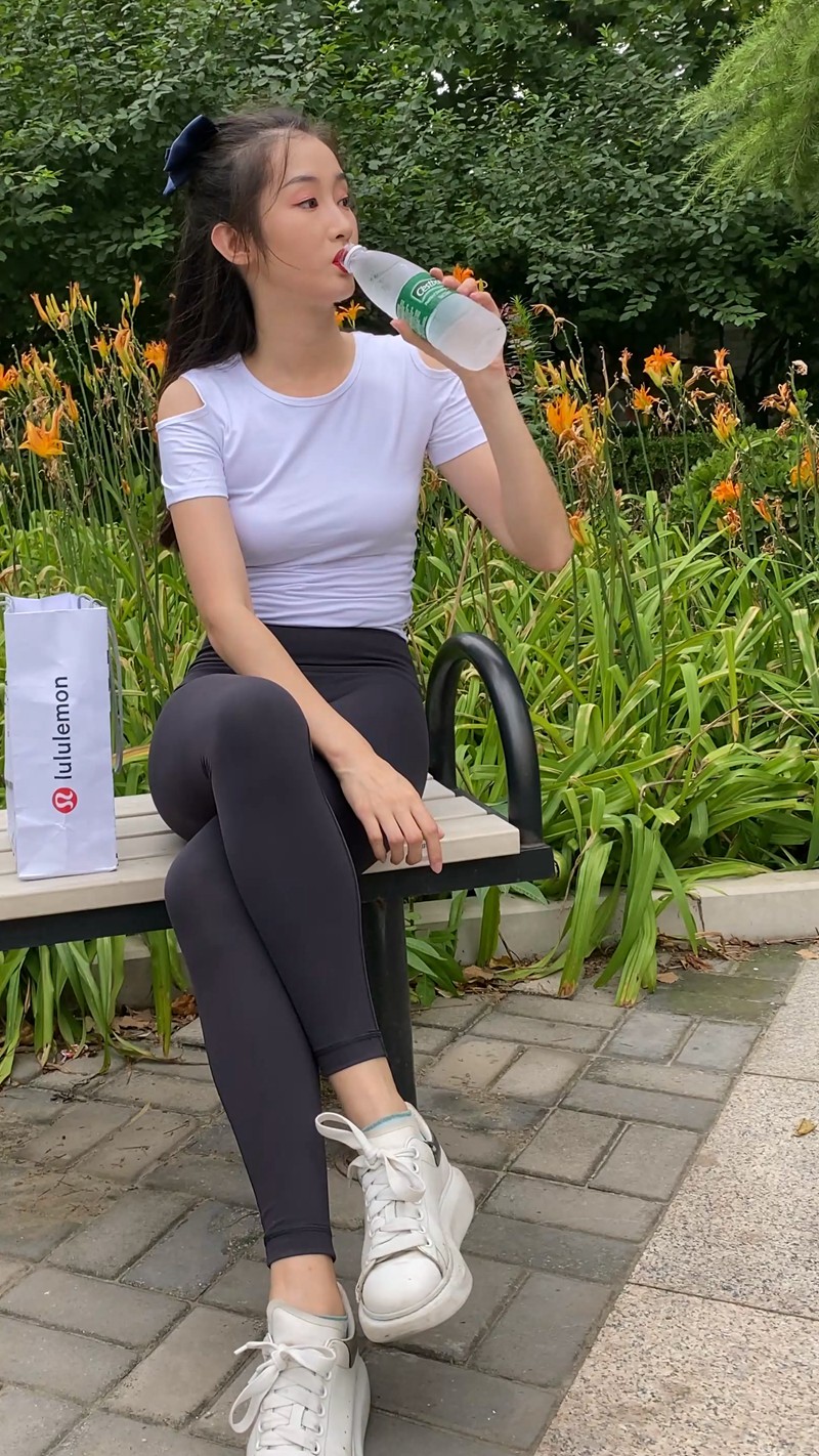 图片[7]-[一只麋鹿专区] 黑色瑜伽裤美女-街拍图满多
