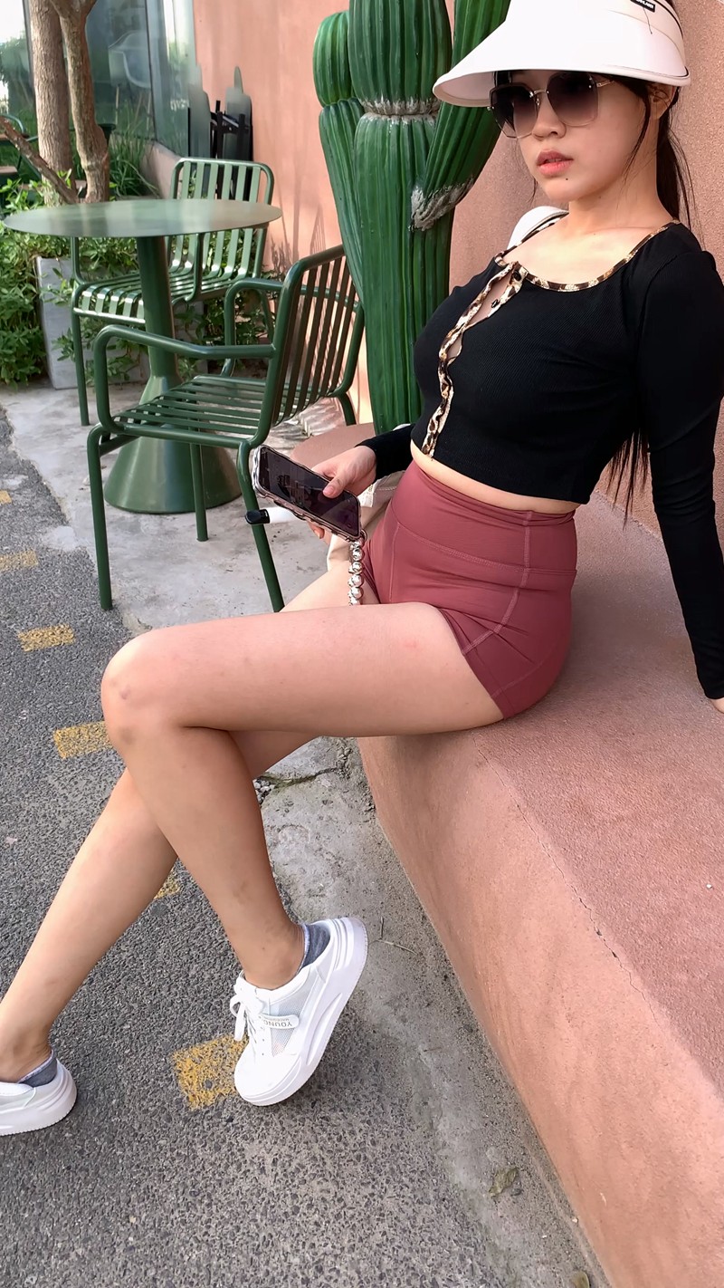 图片[5]-[一始专区] 紧身短裤美女-街拍图满多