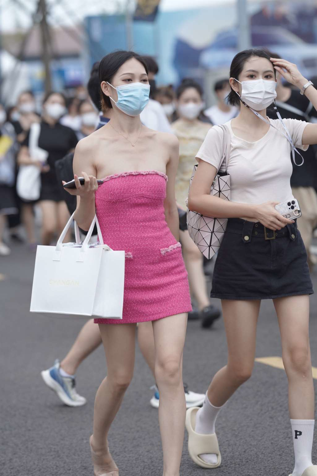 图片[2]-包臀裙露肩美腿美女-街拍图满多