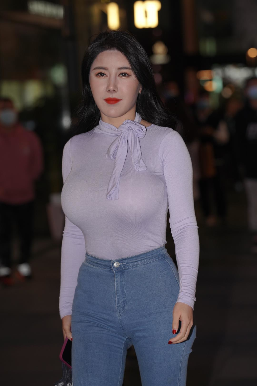图片[4]-挺翘紧身牛仔裤魅力好身材大美女-街拍图满多