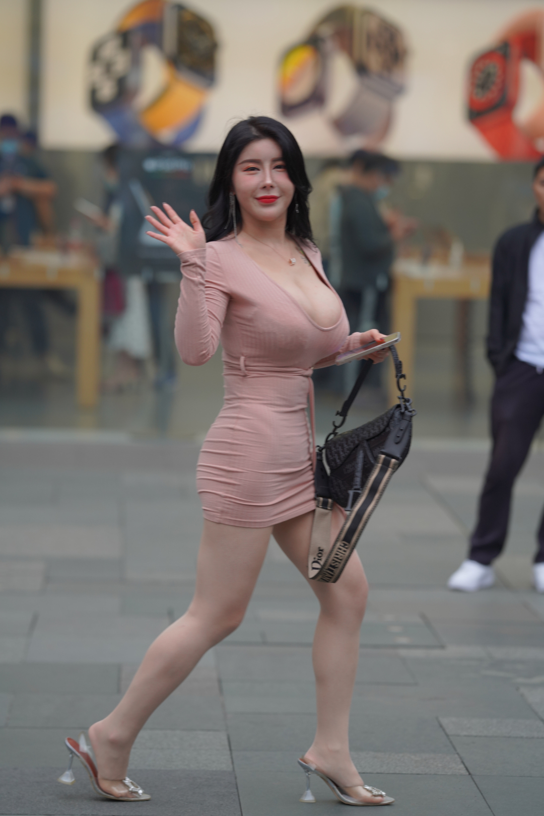 图片[10]-粉色修身裙包臀裙挺翘浑圆美女-街拍图满多