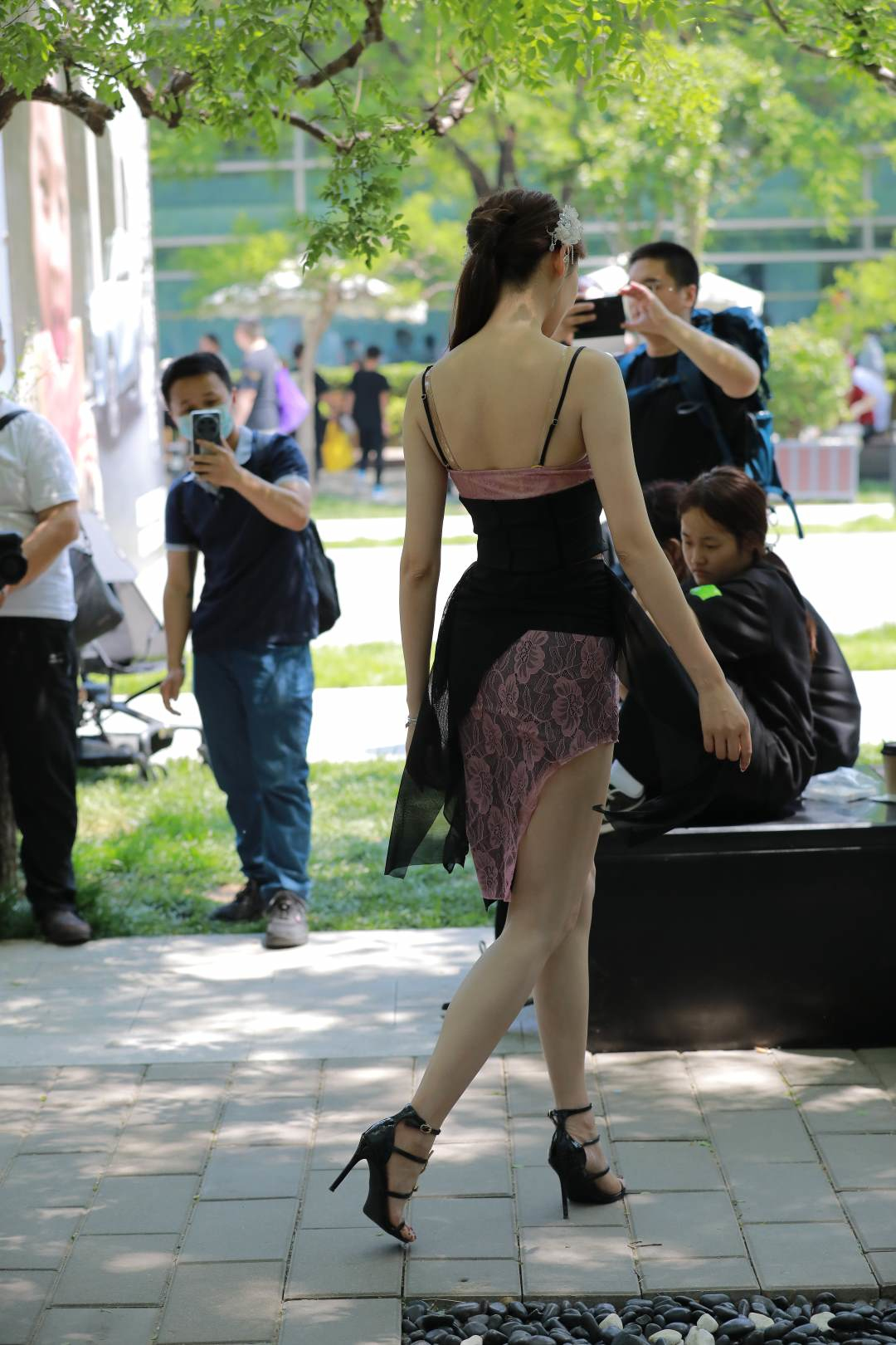 图片[2]-高挑大长腿拼接裙时尚女神-街拍图满多