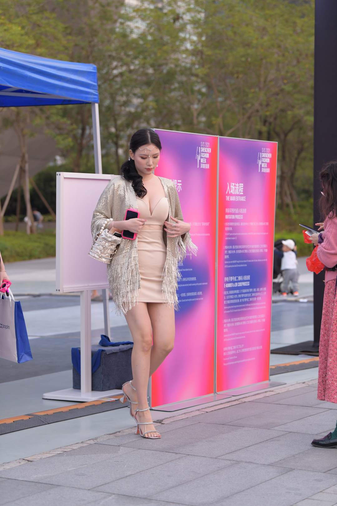 图片[4]-包臀短裙魅力礼服裙-街拍图满多