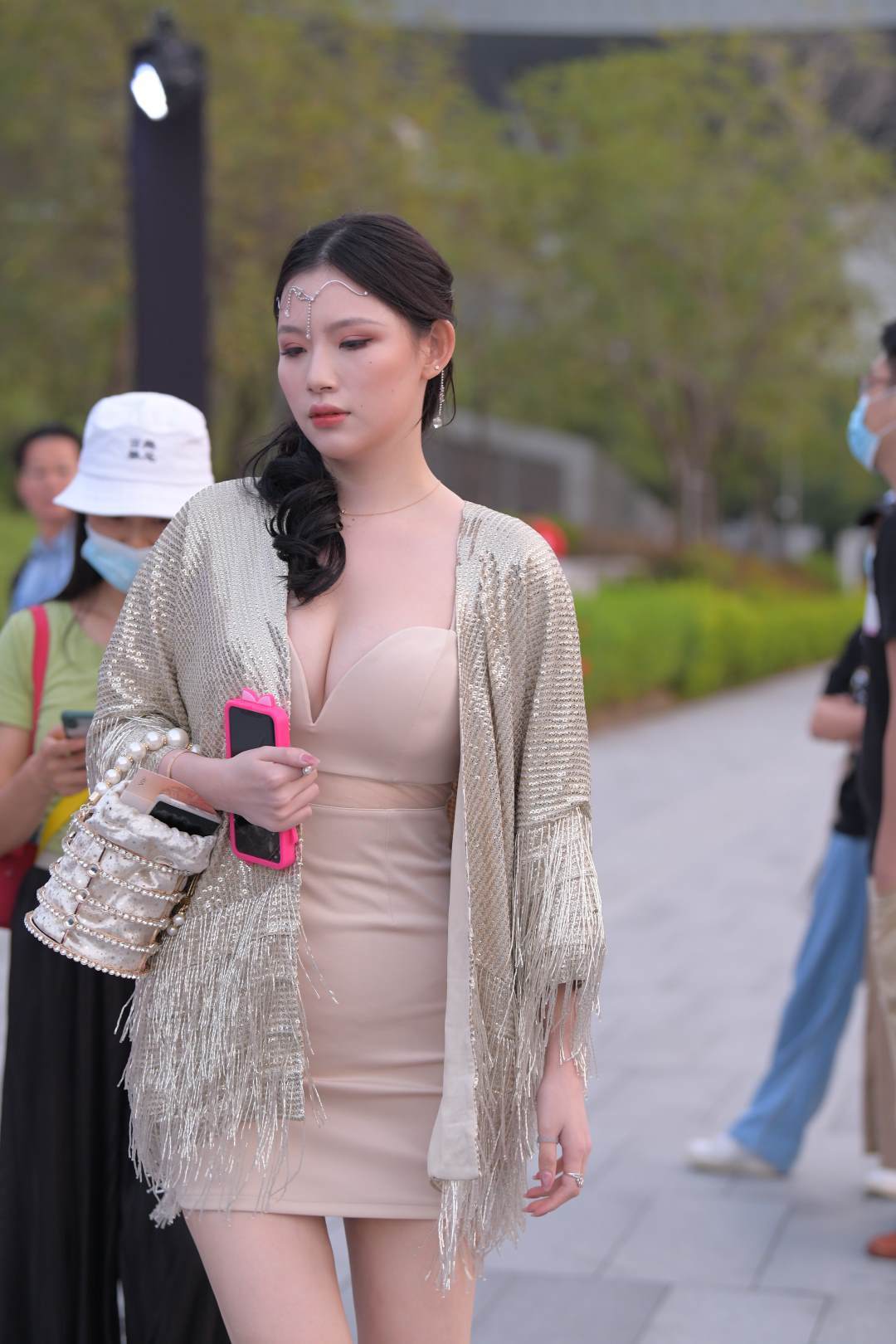 图片[9]-包臀短裙魅力礼服裙-街拍图满多