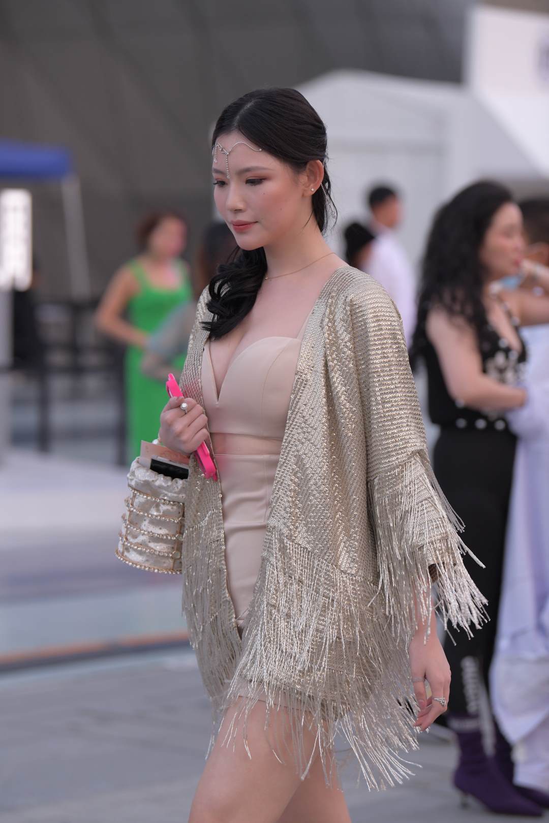 图片[7]-包臀短裙魅力礼服裙-街拍图满多
