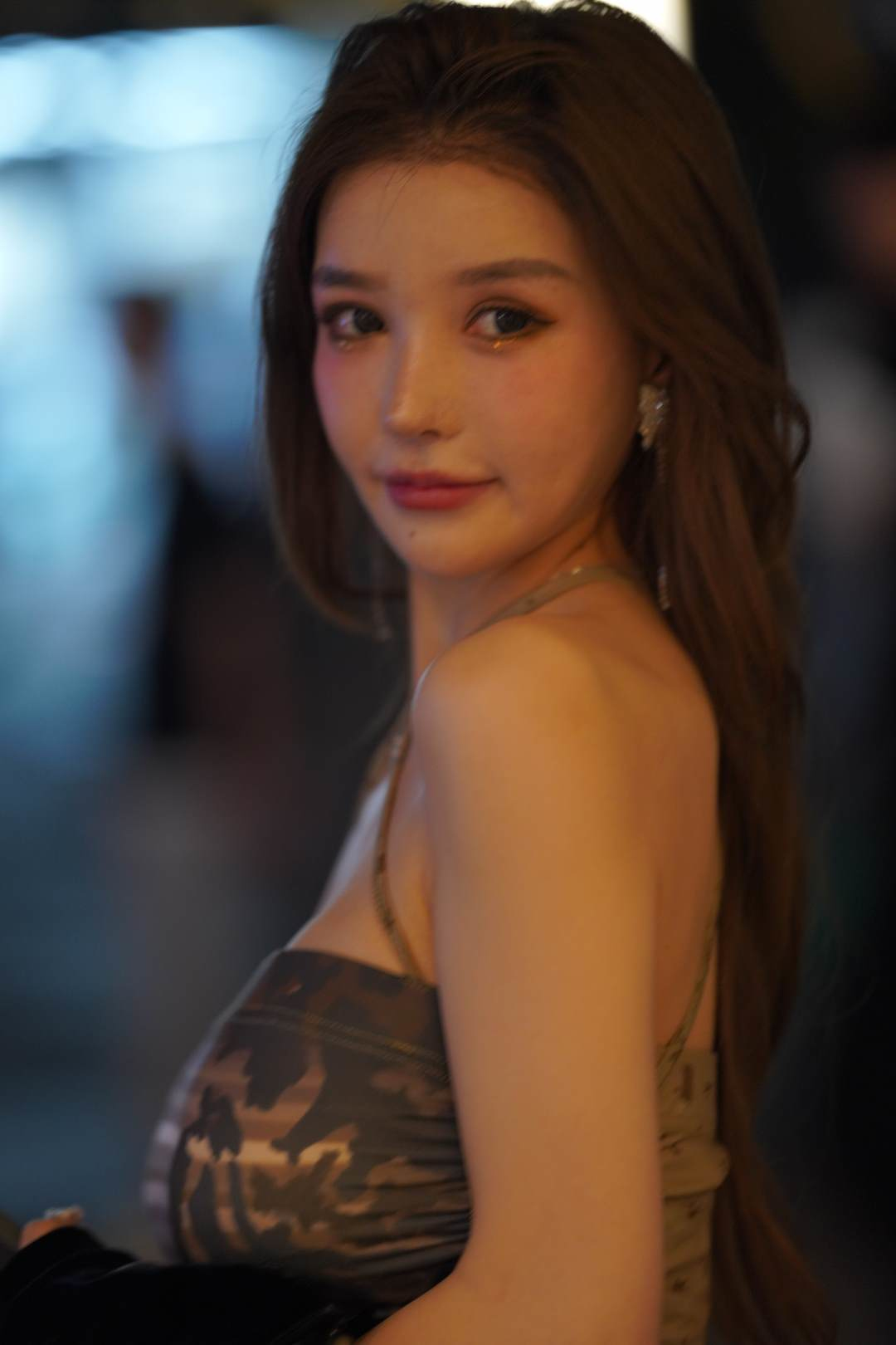 高挑大长腿甜美修身裙女孩-街拍图满多