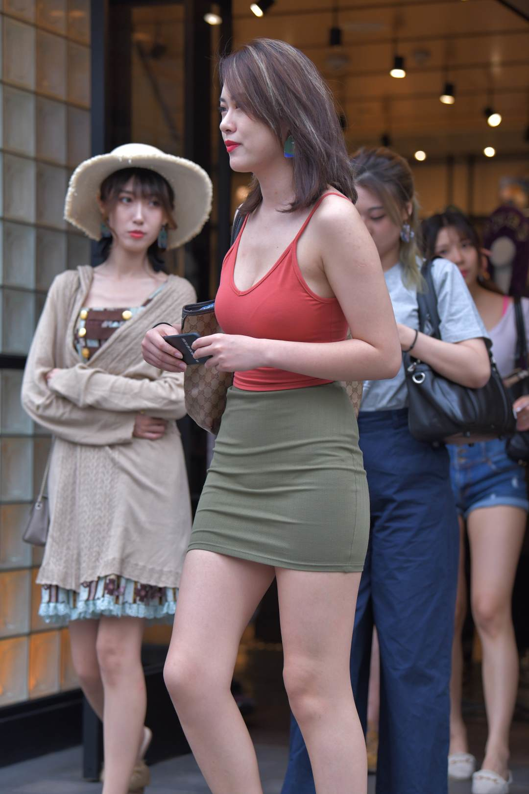 图片[5]-性感知性短靴短裙美女-街拍图满多