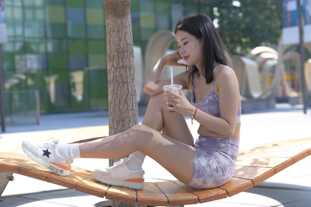 图片[13]-[一只麋鹿专区] 紫粉扎染紧身短裤美眉-街拍图满多