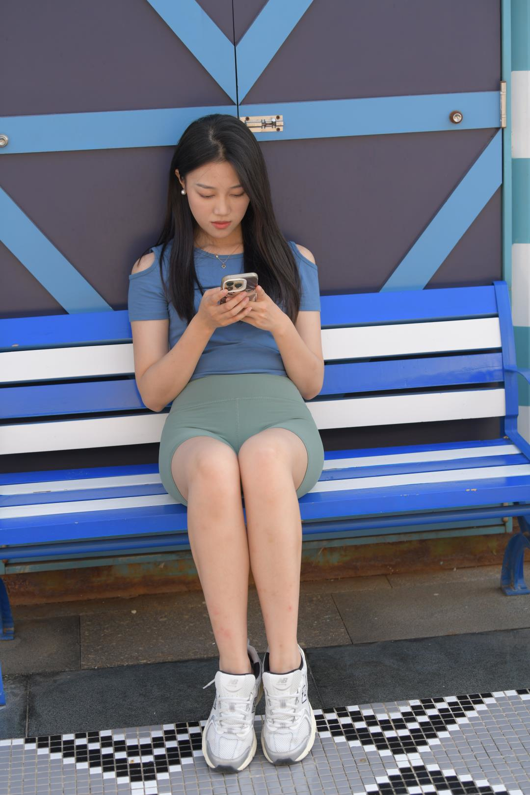 图片[7]-[一始专区] 绿色瑜伽短裤美女-街拍图满多