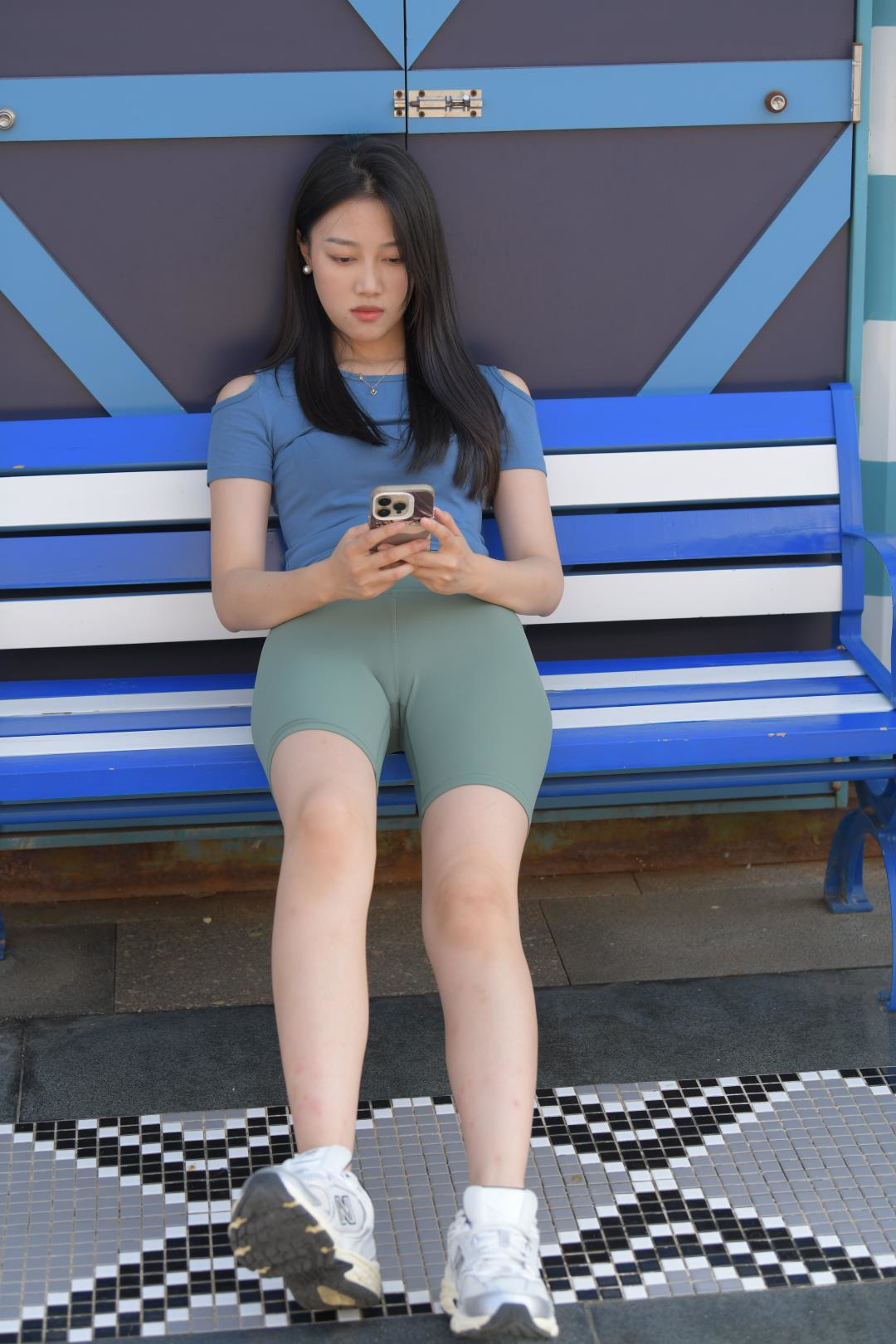 图片[8]-[一始专区] 绿色瑜伽短裤美女-街拍图满多